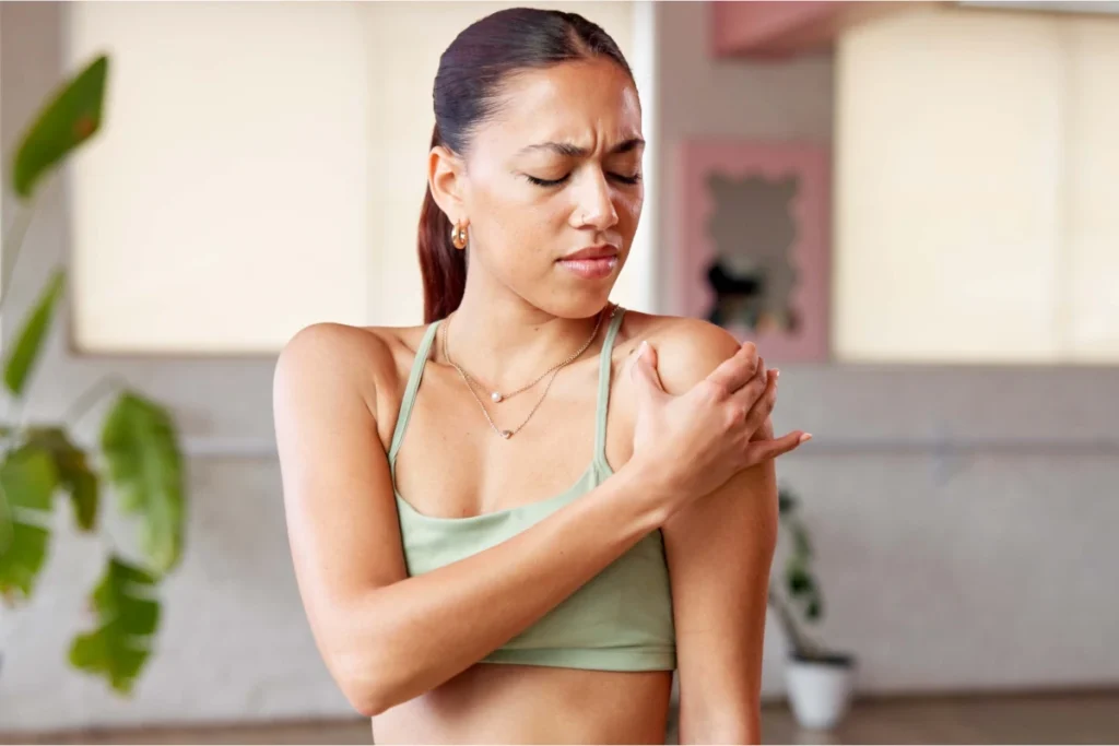 Why-can-shoulder-pain-feel-worse-at-night